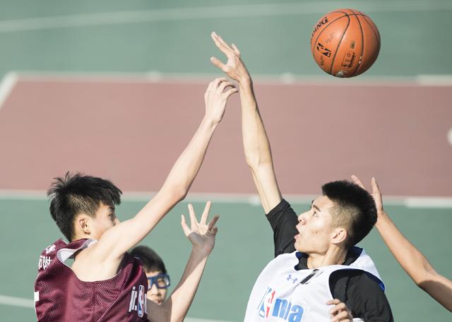 起初他还诧异，眼看还半个多月就过年了，日本大学为什么不放假。